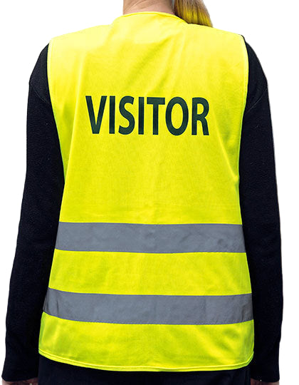 Fluogeel veiligheidsvest met opdruk ‘Visitor’, goed zichtbaar en ideaal voor bezoekers op werkterreinen of evenementen.
