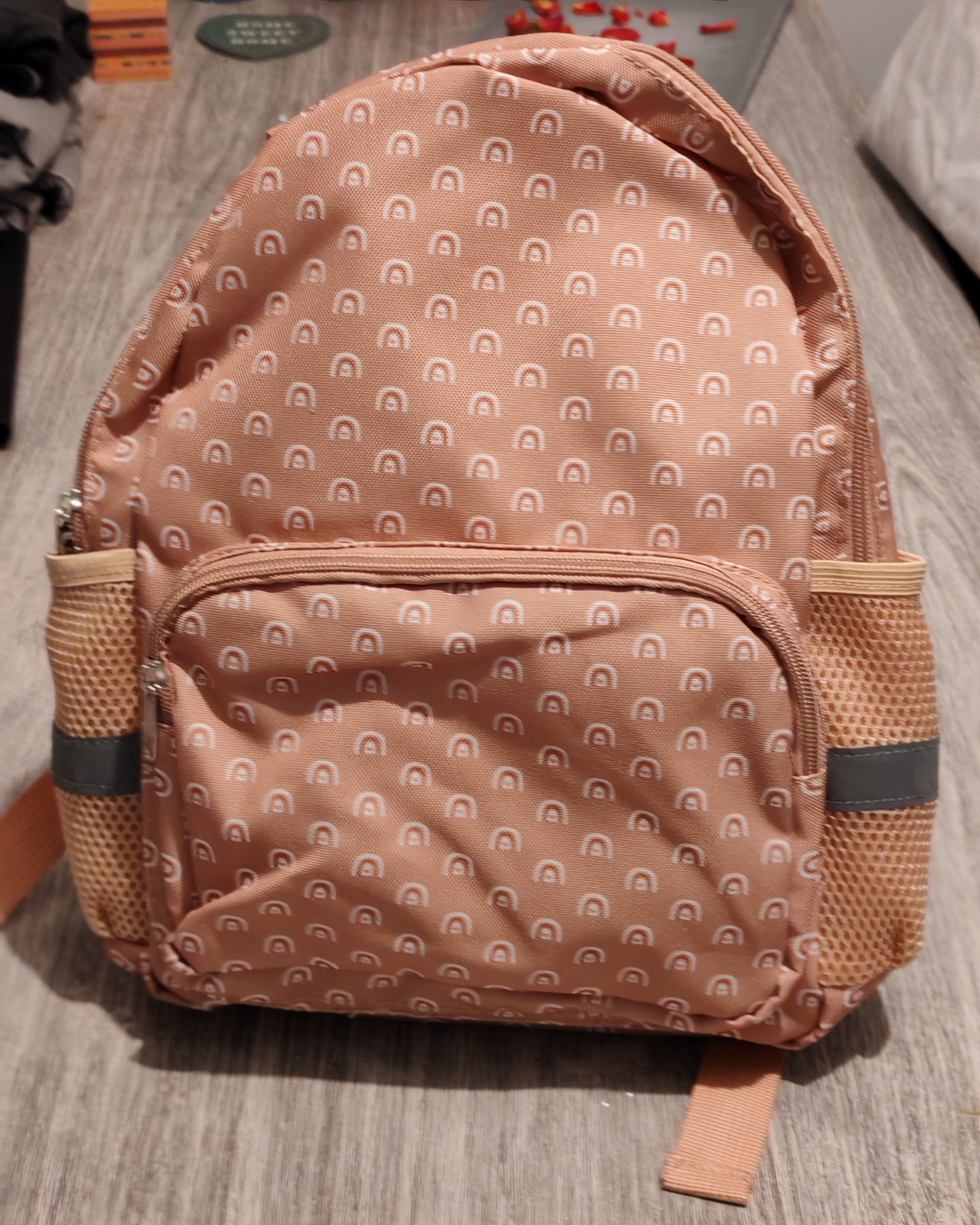 Zacht Roze Regenboog Rugzakje – Licht, stevig en klaar voor elke kleine avonturier